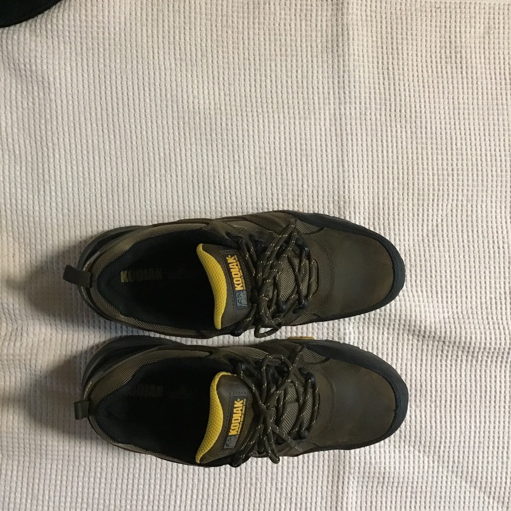 Steel toe men shoes. Size 9.5M